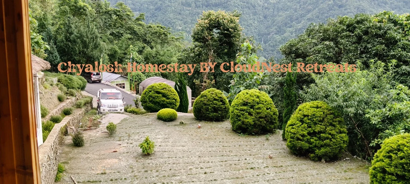 Lawn and outdoor area at Chyalosh Homestay